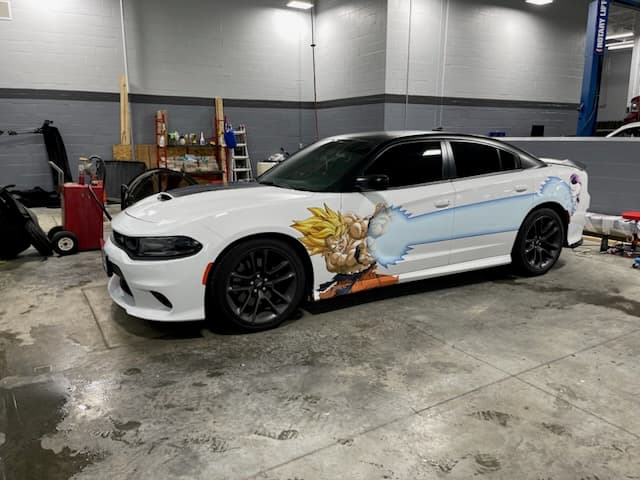 Was kostet es ein Auto zu folieren, wenn Anime drauf soll?