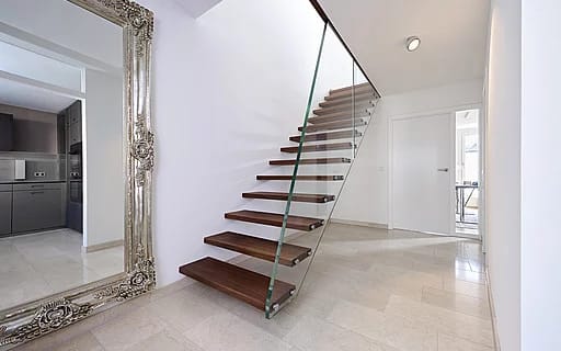 Entwerfen Sie Ihre perfekte Treppe mit Stepsta: Einfache Online-Bestellung, Lieferung nach Hause