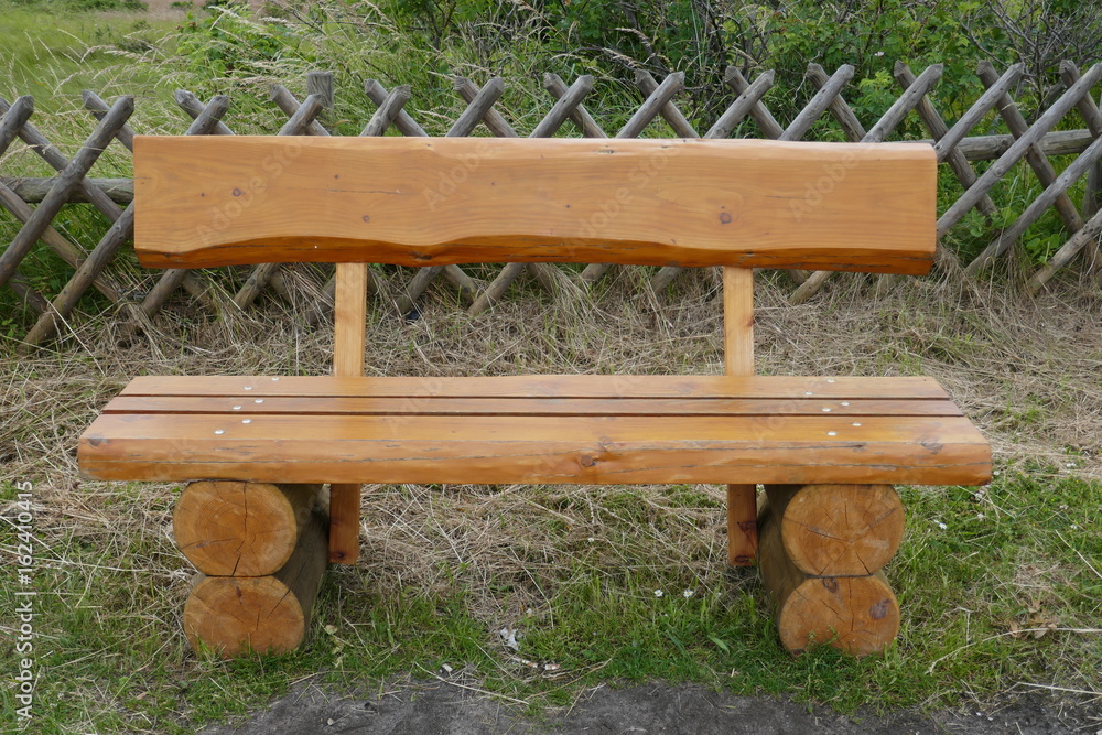 Crafting Comfort: Die Kunst der Holzbank