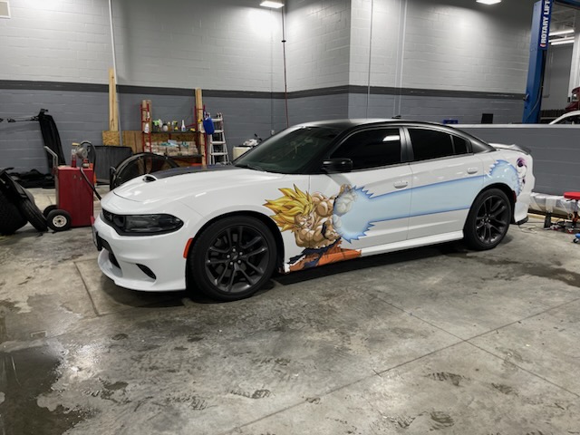 Was kostet es ein Auto zu folieren, wenn Anime drauf soll?
