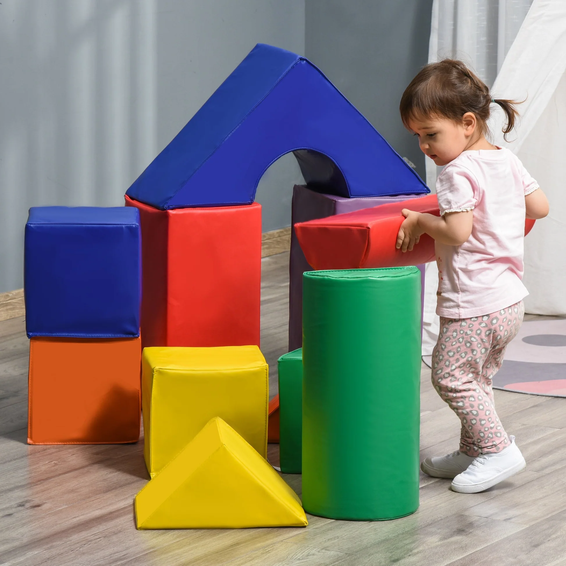 Großformatiger Spielspaß gelingt mit Schaumstoff Bausteine