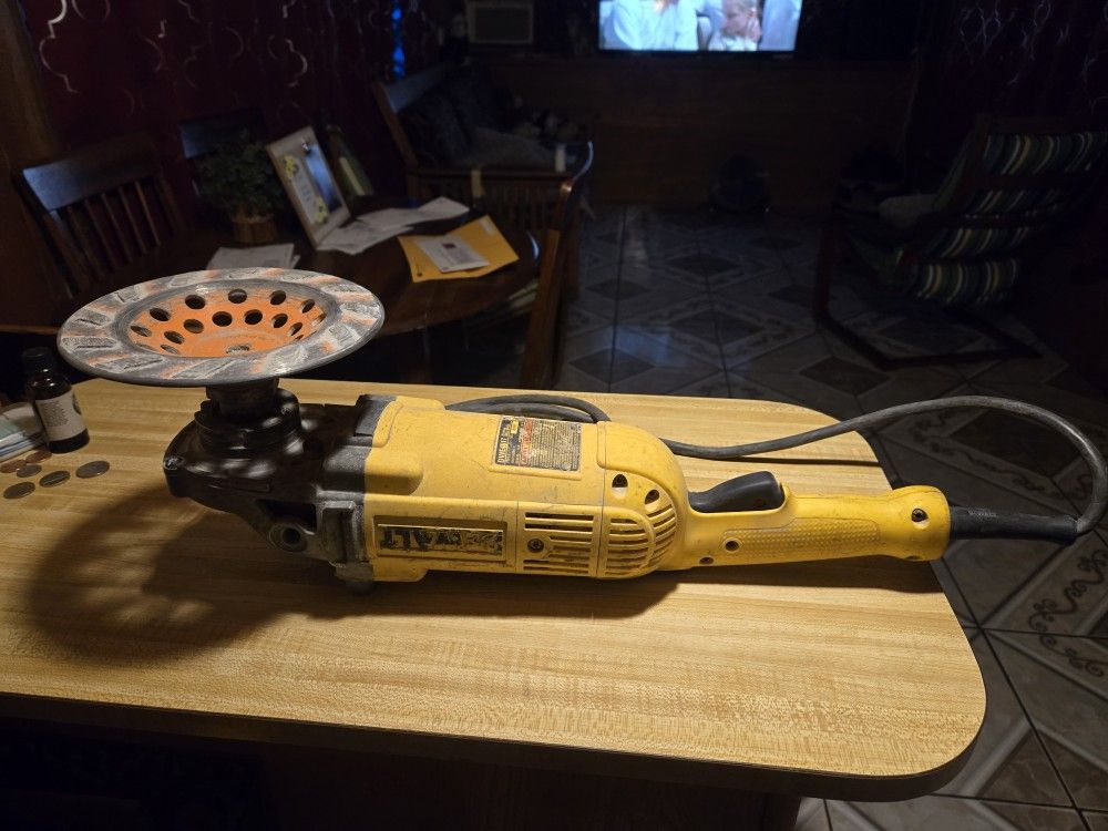 Innovation und Technik im DeWalt Winkelschleifer vereint