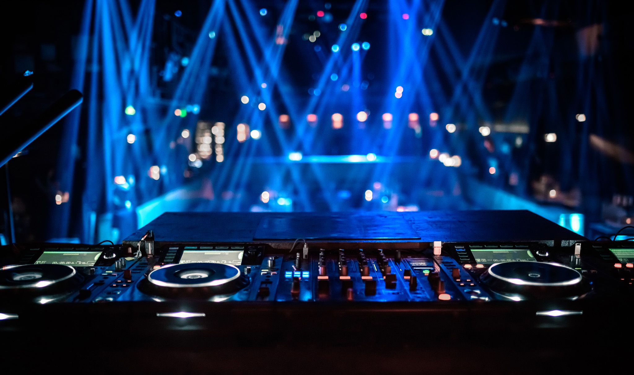 Warum DJ Equipment leihen die beste Lösung für DJs ist