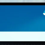 Hilfeportal: Freundlicher Arbeitsplatz auf Laptop, der Unterstützung und Informationen bietet.